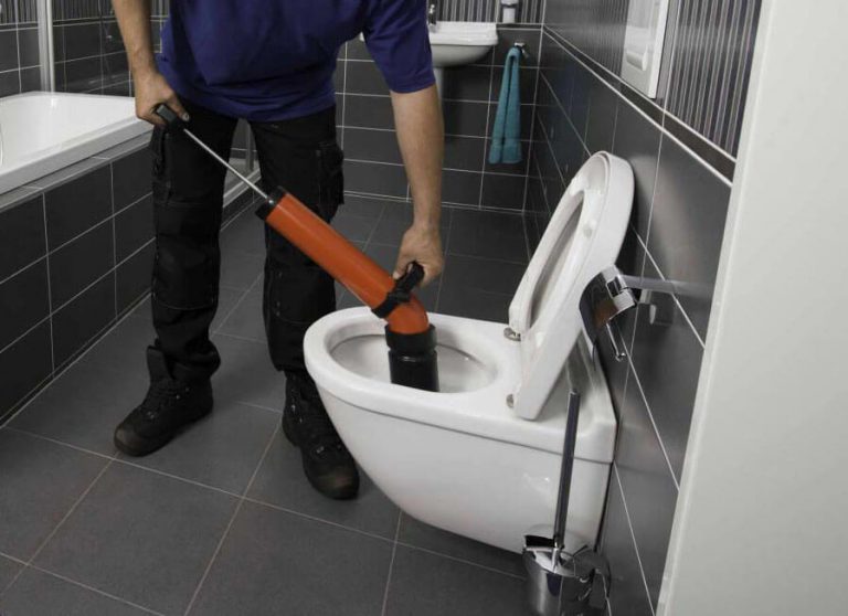 Comment déboucher des toilettes avec du bicarbonate de soude